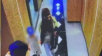 Avcılar'da siteye giren 3 kadın, daire kapısını levye ile açtı; kamera kaydetti