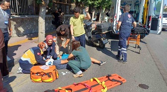 Aydın Efeler'de panik fren yapan motosikletli dubalara çarptı, 1 kişi yaralandı