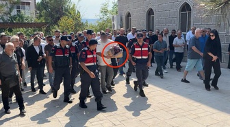 3 aylık Umay bebek toprağa verildi: Küçücük tabutunu babası taşıdı