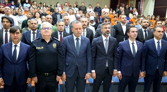 Bitlis'te İlköğretim Haftası programında Vali Karakaya, Turgutlu saldırısına üzüldü