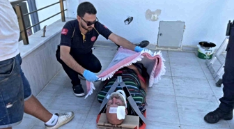 Bursa Mudanya'da çatıda dengesini kaybeden işçi dubleks balkona düşerek yaralandı