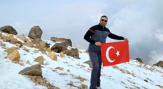 Düzce Üniversitesi öğretim üyesi Sacit, 4 bin 811 metrelik Savalan zirvesine ulaştı