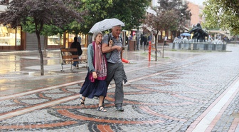 Edirne'de sağanak günlük yaşamı etkiledi, yarın akşama kadar sürmesi bekleniyor