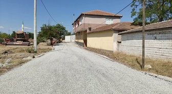 Edirne Havsa'da Necatiye köyünde 2,5 km sathi kaplama ve 700 m sıcak asfalt yapıldı