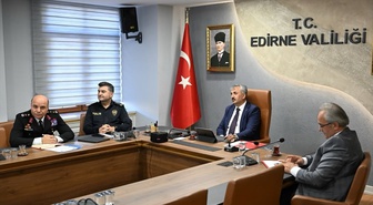 Edirne Valisi Sezer, 81 ilin katıldığı okul güvenliği toplantısında yer aldı