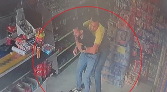 Hatay Antakya'da boğazına jöle şeker kaçan adam markette Heimlich ile kurtarıldı