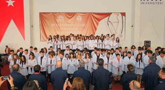 Hitit Üniversitesi Tıp Fakültesinde 139 öğrenci beyaz önlük giyerek hekimlik andını okudu