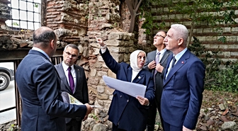 İstanbul Valisi Gül, Hatice Sultan Sıbyan Mektebi'ndeki restorasyonu inceledi