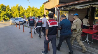 İzmir'de FETÖ operasyonunda 24 şüpheli gözaltına alındı, 3'ü tutuklandı