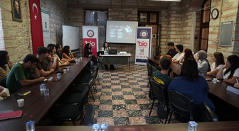 İzmir Demokrasi Üniversitesi, Gazze'de üniversite eğitimini söyleşide ele aldı