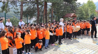 Kastamonu Küre'de kaymakamlık ve maden şirketi öğrencilere kırtasiye yardımı yaptı