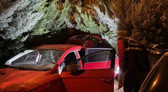 Kayseri'de 20 gün önce çalınan otomobil otoparkta bulundu, arkadaşı gözaltına alındı