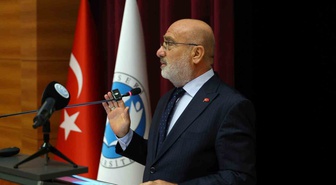 KAYÜ oryantasyonunda Rektör Karamustafa öğrencilere hitap etti, TOMTAŞ hediye verdi