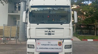 Kırşehir-Kayseri yolunda Jandarma, şasi numarası değiştirilmiş tırı ele geçirdi