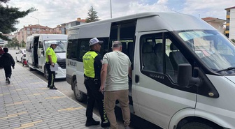Konya Kulu'da polis, okul çevreleri ve öğrenci servislerini denetledi