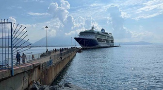 Malta bandıralı Marella Discovery, bin 765 turistle Alanya İskelesi'ne demir attı