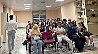 Menteşe'de gönüllü gençler, Uluslararası Gençlik Merkezi'nde tiyatro eğitimi alıyor