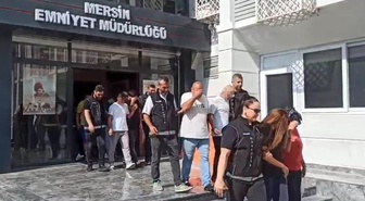 Mersin'de panelvanda 256 bin 900 uyuşturucu hap bulundu, 2 kişi tutuklandı