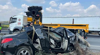 Mersin Tarsus'ta otomobilin orta refüje çarpması sonucu 1 kişi hayatını kaybetti