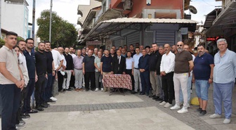 Salihli'de kuyumcuya yönelik silahlı saldırıda 2 kişi yaralandı, esnaf kepenk indirdi