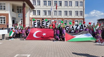 Şarkışla’da balonlar Gazzeli çocuklar için gökyüzüne bırakıldı