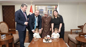 Şehidin ikiz yeğenlerine valilik makamında sürpriz doğum günü kutlaması