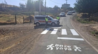 Siirt Kurtalan'da 17 okulun önünde yaya geçidi çizgileri yenilendi