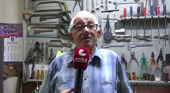 Sinop'ta 80 yaşındaki bıçak ustası Cengiz Özekes, aile mesleğini oğluyla sürdürüyor