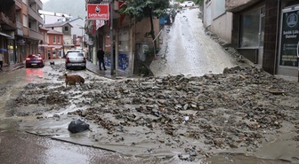 Sinop'ta etkili sağanak, Ayancık, Türkeli ve Gerze'de su birikintileri oluşturdu