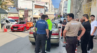 Sinop'ta sara krizi geçiren genç otomobile çarparak yaralandı