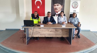 Söke'de servis şoförleri ve rehber personele öğrenci taşıma trafik eğitimi verildi