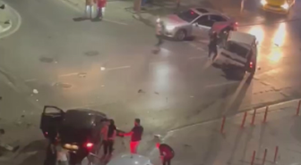 Sultangazi'de zincirleme kaza kameraya yansıdı, 3 araç karıştı, 5 kişi yaralandı