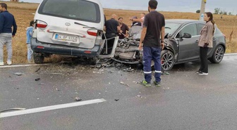 Tekirdağ Ergene'de panelvan ile otomobil çarpıştı, 2'si çocuk 6 kişi yaralandı