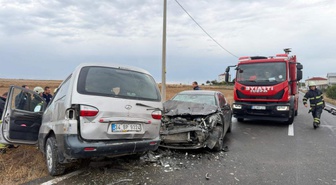 Tekirdağ Kapaklı'da otomobil ile minibüs çarpıştı, kazada 2'si çocuk 6 kişi yaralandı