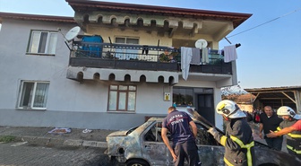Tokat Niksar'da 60 AFG 699 plakalı otomobil yangında kullanılamaz hale geldi