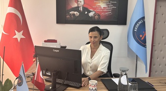 Türkiye'nin ilk dünya şampiyonu kadın sporcusu Lapa, dekan olarak genç yetiştiriyor