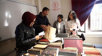 Vali Dallı, Kastamonu'daki yazma eser kütüphanesine yapılan 228 bağışa teşekkür etti