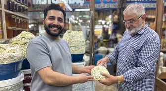 Van'da otlu küp peyniri tezgahlarda yerini almaya başladı, 700-800 TL arasında satılıyor