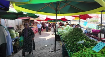 YENİ Parti vekilleri Bulancak pazarında fındık üreticisinin 300 lira talebini dinledi