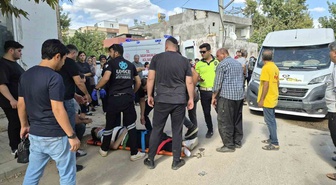 Adıyaman'da servis aracıyla çarpışan motosikletteki 1 kişi yaralandı