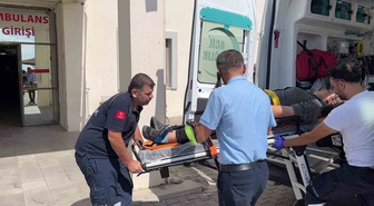 Adıyaman'ın Besni ilçesinde hafriyat kamyonu otomobile çarptı, 3 kişi yaralandı