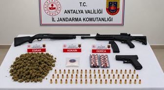 Antalya Serik'te eş zamanlı uyuşturucu operasyonunda 20 şüpheli gözaltına alındı