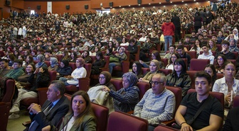 BAİBÜ'de Rektör Yiğit, ilk derste ceket ve kravatını çıkardı