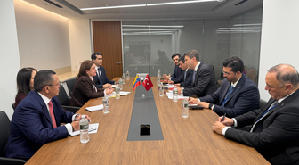 Bakan Bayraktar, New York'ta Venezuela Bakanı Vera ile enerji iş birliğini görüştü