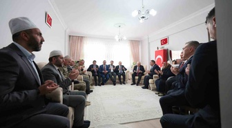 Bakan Güler, şehit Jandarma Er Emin Polat’ın baba ocağını ziyaret etti