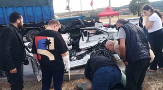 Doğumuna 2 hafta kalmıştı! Kamyonun altına giren otomobilde anne, kızı ve bebeği hayatını kaybetti