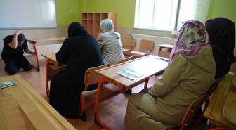 Bayburt Demirözü'nde AFAD ve çevre ekipleri vatandaşlara afet eğitimi verdi