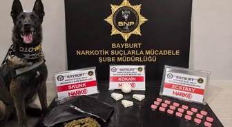 Bayburt'ta narkotik operasyonunda araçta uyuşturucu ele geçirilen 1 zanlı tutuklandı