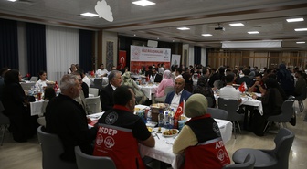 Bitlis Valisi Karakaya, evlilik kredisiyle yuva kuran genç çiftleri tebrik etti