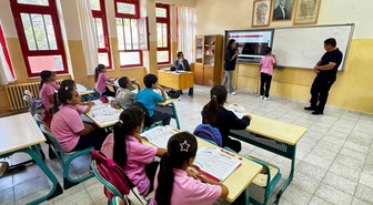 Bozdoğan Kaymakamı Sözen, ilçedeki okulları ziyaret ederek eğitimi değerlendirdi